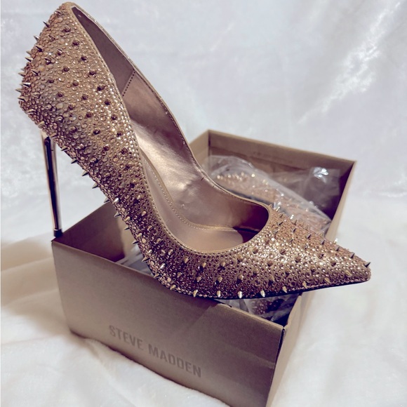 STEVE MADDEN Various Rose Gold Pumps and Matching Clutch Purse - Picture 5 of 10